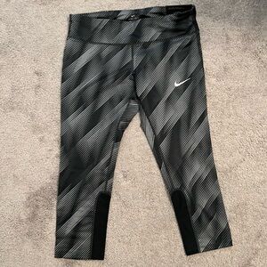 Nike cropped leggings